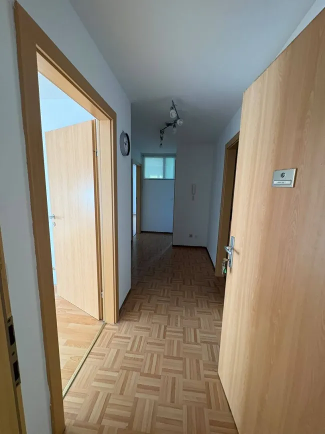 Helle 3-Zimmer-Wohnung mit Carport und Kellerabteil in Unterrohr - Bild