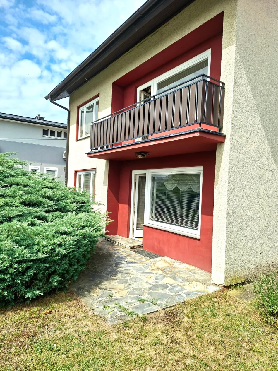 Straßenansicht vom Haus