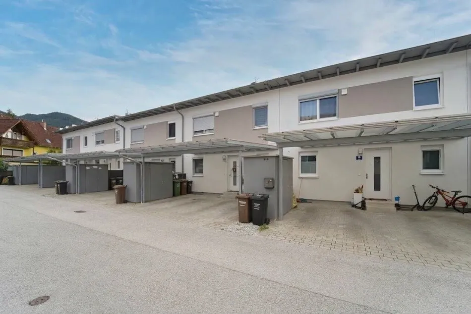 Modernes Kohlbacher Reihenhaus | schöner Garten | ruhige Grünlage | Terrasse, Balkon und Carport - Titelbild