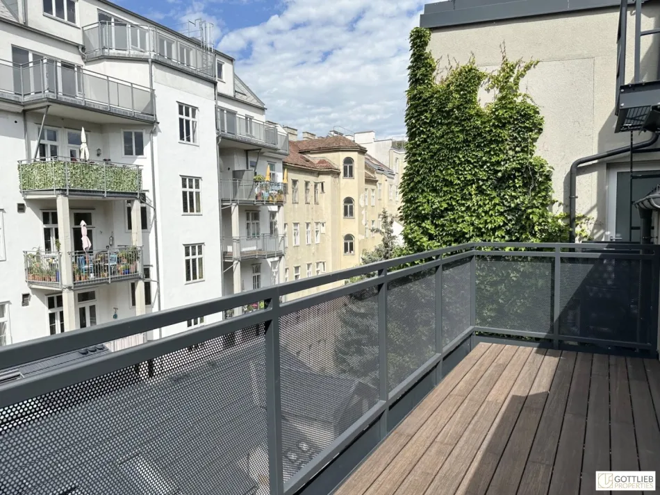 Bestlage nahe Belvedere! Luxuriöse 3-Zimmer-Erstbezug-Dachgeschoss-Wohnung mit zwei Balkonen in historischem Gebäude - Titelbild