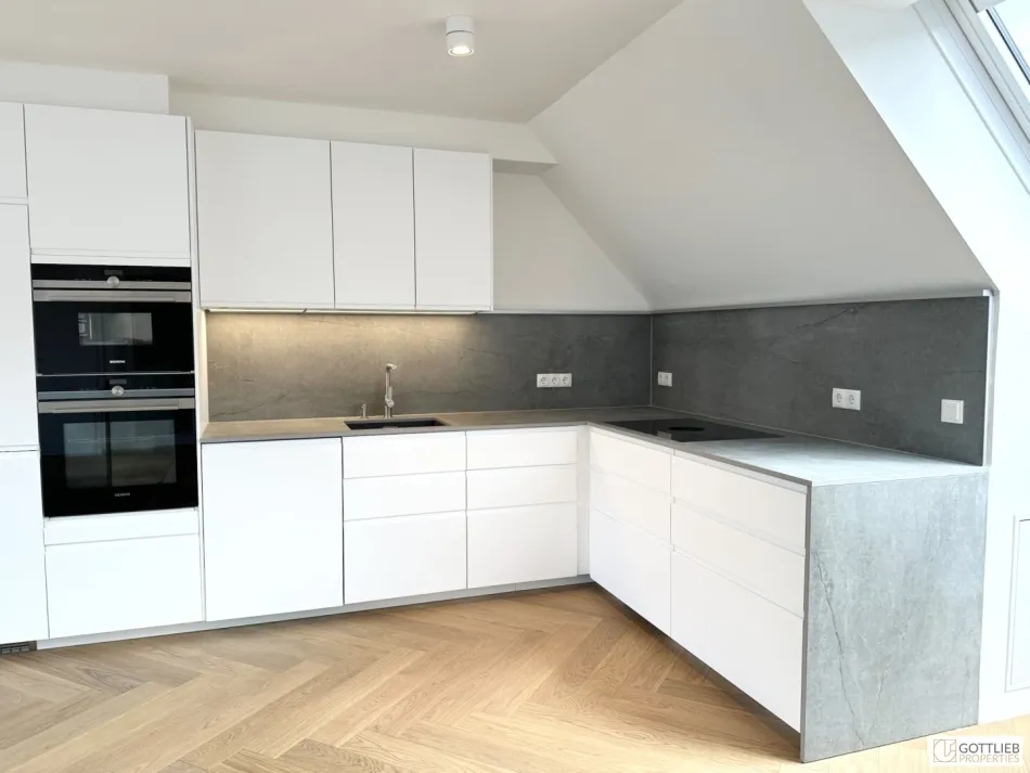 Bestlage nahe Belvedere! Luxuriöse 3-Zimmer-Erstbezug-Dachterrassen-Wohnung mit Outdoor-Pool in historischem Gebäude - Bild