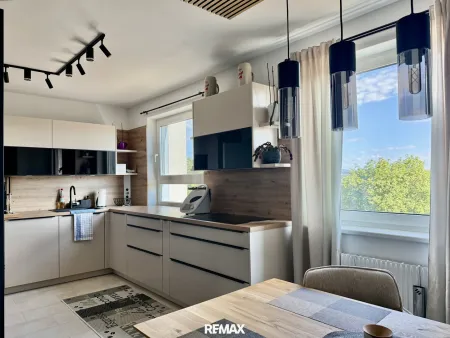 Hochwertig sanierte 3-Zimmer-Eigentumswohnung mit Loggia & Parkplatz!