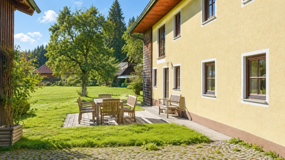 Raum, Ruhe und Natur pur – Ein Familienhaus mit eigener Sauna und großem Grundstück - Titelbild