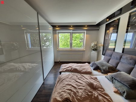 Urbanes Design & Komfort: 3-Zimmer-Wohnung mit Loggia
