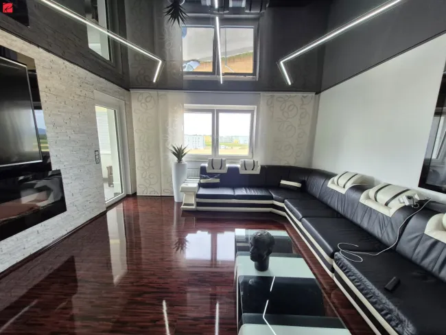 Urbanes Design & Komfort: 3-Zimmer-Wohnung mit Loggia - Bild