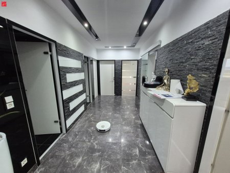 Urbanes Design & Komfort: 3-Zimmer-Wohnung mit Loggia