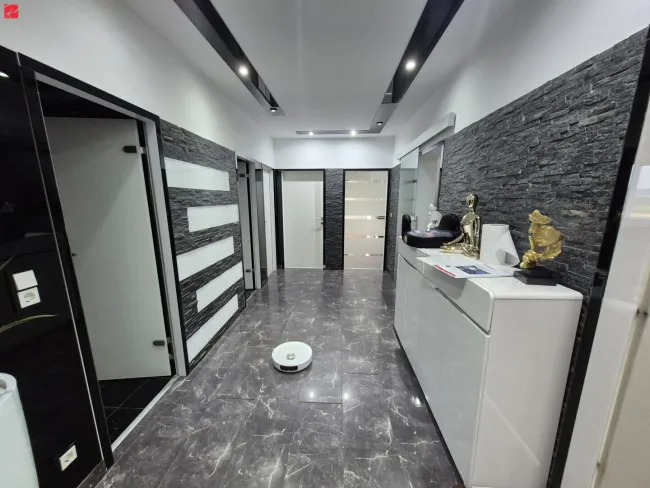 Urbanes Design & Komfort: 3-Zimmer-Wohnung mit Loggia - Titelbild