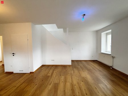 Modernes Wohnen auf zwei Ebenen: Helle Maisonette mit privatem Garten!