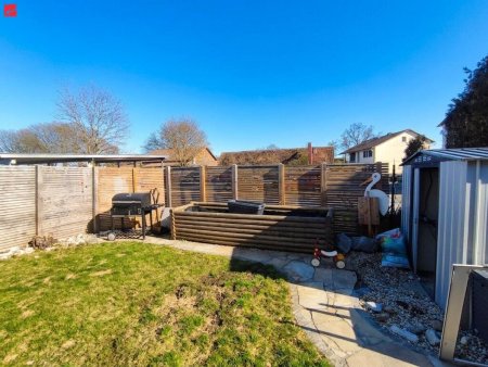 Familienglück im Grünen: Helles Reihenendhaus mit sonnigen Garten!