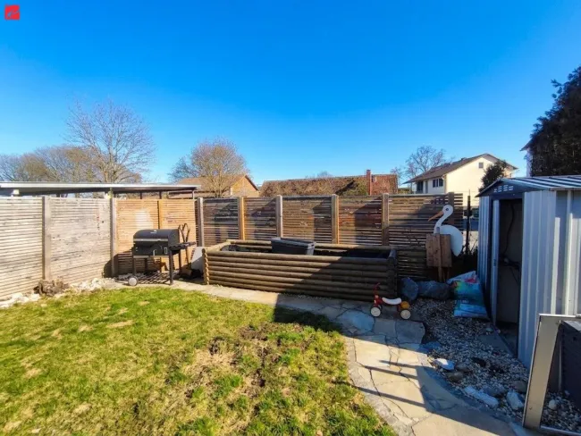 Familienglück im Grünen: Helles Reihenendhaus mit sonnigen Garten! - Titelbild
