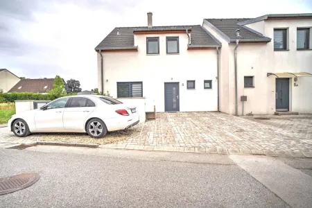 Hausansicht von Straße