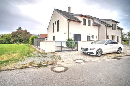 Hausansicht von Straße