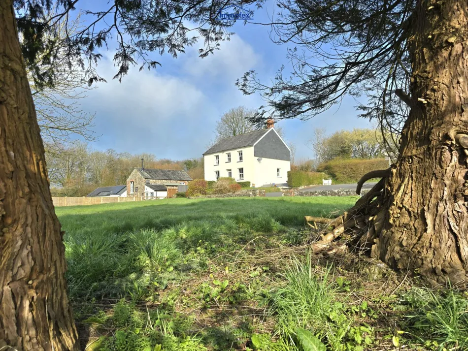 Absolutes Juwel! Kürzlich renoviertes freistehendes Landhaus in wunderschöner Lage - Titelbild