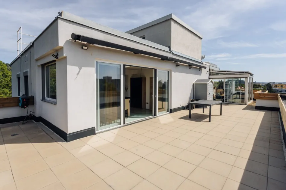 Großzügiges Penthouse mit Weitblick, Sonnenterrasse, Fußbodenheizung & Luftwärmepumpe! - Bild