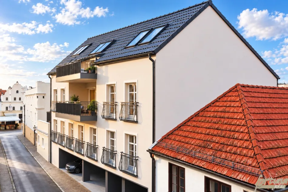 Historisches Stadthaus mit zwei Geschäften und Wohnungen in Tulln an der Donau - Bild