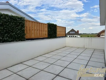 Modern. Großzügig. Hochwertig. – Neubawohnung mit großer Terrasse! - Titelbild