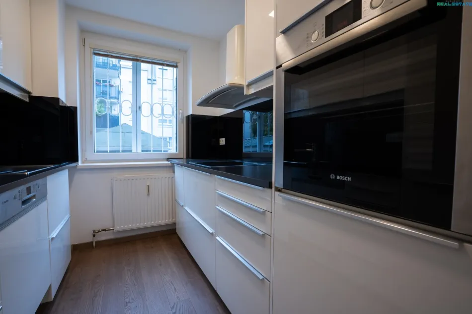 Modernisierte 2-Zimmer-Wohnung mit Lift und Einbauküche in 1100 Wien - Bild