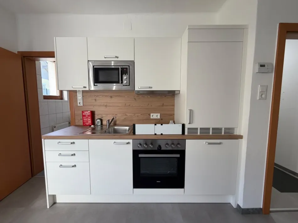 Renovierte Eigentumswohnung mit südseitigem Balkon im 1. Stock - Bild