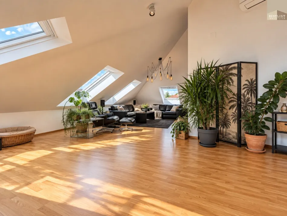 Großzügigkeit auf höchstem Niveau – Dachgeschosswohnung in begehrter Badener Lage - Bild