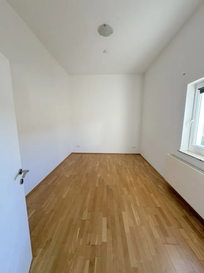 2-Zimmer Wohnung im Erdgeschoss direkt am Hauptplatz! - Bild
