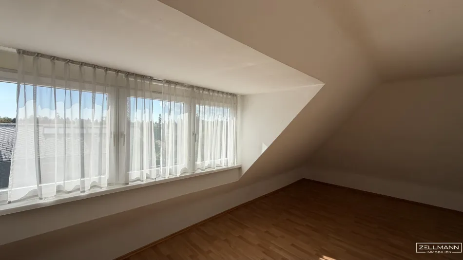 Platz zum Leben – Einfamilienhaus mit Garten und Garage | ZELLMANN IMMOBILIEN - Bild
