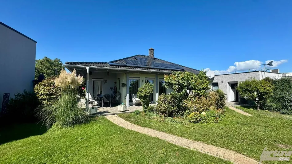 Einfamilienhaus mit Garten und Pool direkt in Podersdorf am Neusiedlersee. - Bild