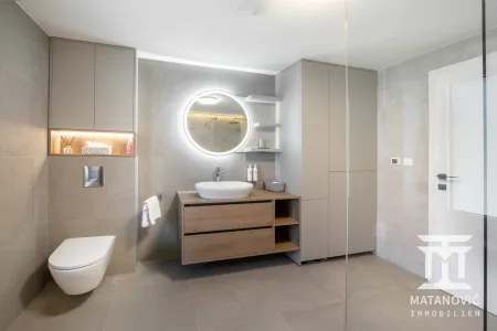 Großzügiges Badezimmer mit Dusche – Dachgeschosswohnung in Mallnitz