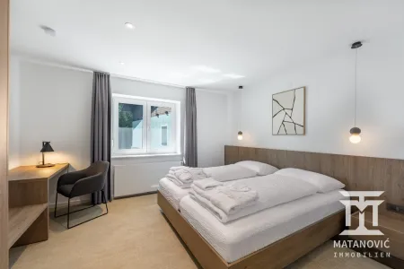Schlafzimmer der modernisierten Dachgeschosswohnung in Mallnitz