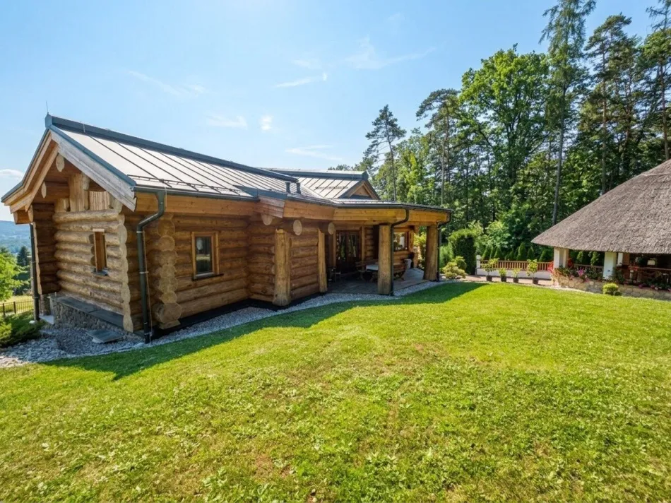 Exklusives kanadisches Zedernholzhaus in einzigartiger Aussichtslage - Bild