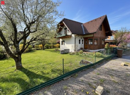 Stilvolles Landhaus mit sonniger Terrasse
