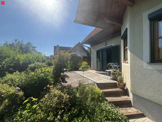Stilvolles Landhaus mit sonniger Terrasse - Titelbild