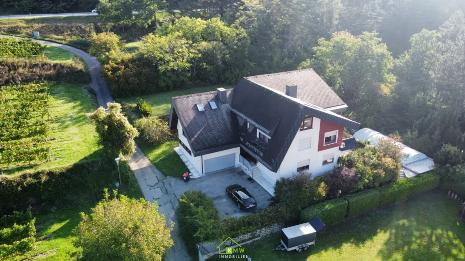 TOP AUSSICHTSLAGE - großzügige Liegenschaft mit großem Garten und Pool - Bild