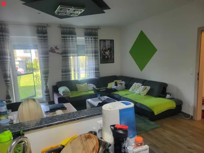 Gelungener Wohntraum mit Garten und Pool - Bild