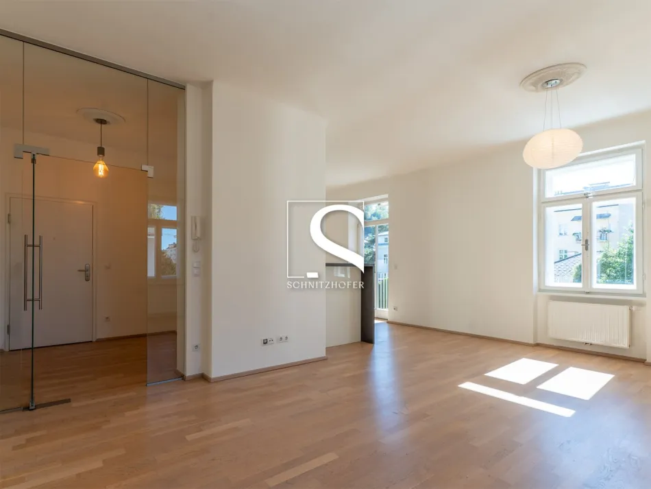 JUGENDSTIL trifft MODERNE | Hochwertige 2-Zimmer-Terrassenwohnung im Andräviertel | Carport & Aufzug - Titelbild