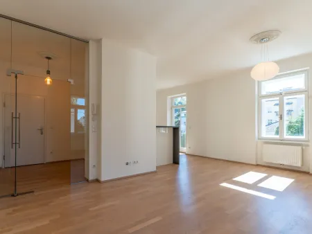 Wohnraum mit Eingangsbereich