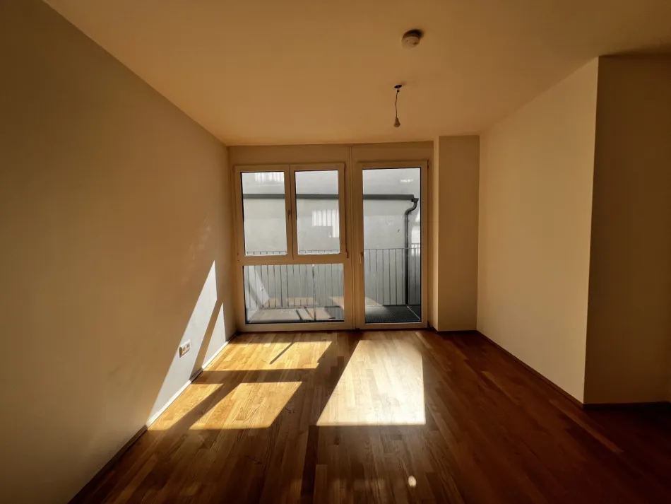 Charmante 1-Zimmer-DG-Wohnung mit 2 Terrassen in 1220 Wien – nur € 814,95 Miete! - Bild