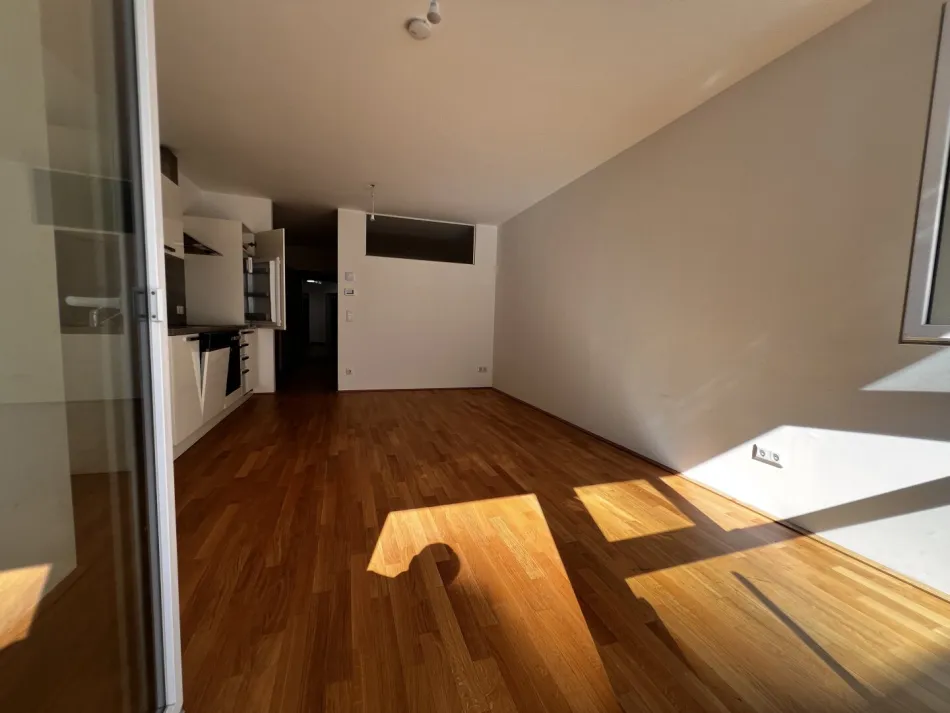 Charmante 1-Zimmer-DG-Wohnung mit 2 Terrassen in 1220 Wien – nur € 814,95 Miete! - Titelbild
