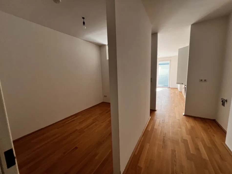 Charmante 1-Zimmer-DG-Wohnung mit 2 Terrassen in 1220 Wien – nur € 814,95 Miete! - Bild