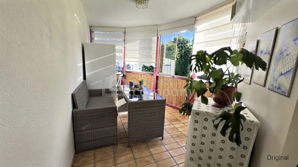 Götzis - Helle Eigentumswohnung im obersten von drei Stockwerken, 3 Zimmer, Loggia mit Glasfront zum Öffnen oder Schließen, 77 m2 + 9 m2 Loggia, Gesamt 86 m2, inkl. 1 TG und 1 Kellerabteil. - Bild