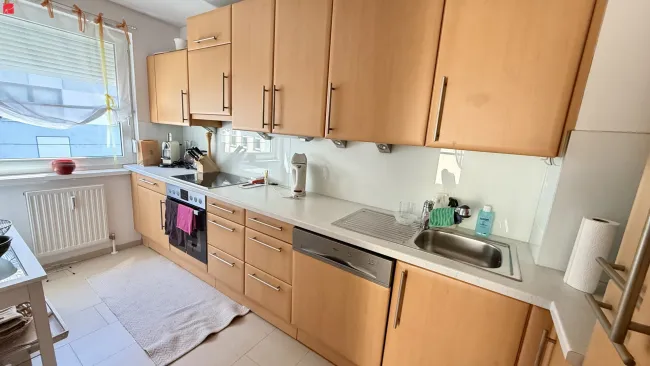 Ruhige 3 Zimmer Wohnung mit Tiefgaragenstellplatz - Bild