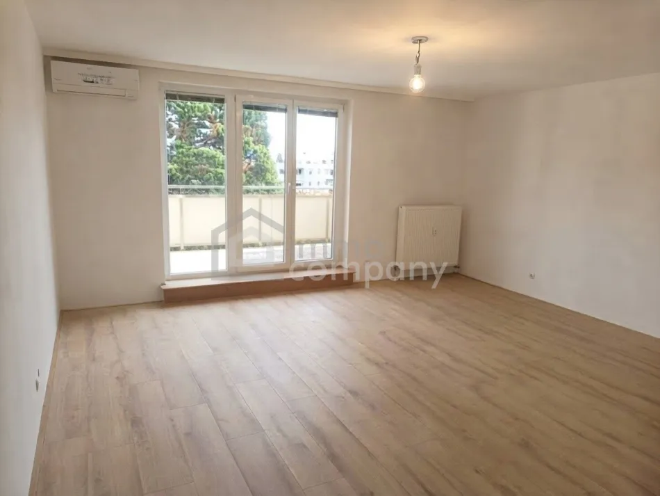 Dachgeschosswohnung 75m² mit Balkon, Klimaanlage & Aufzug in Baden - Titelbild