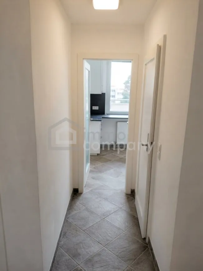 Dachgeschosswohnung 75m² mit Balkon, Klimaanlage & Aufzug in Baden - Bild