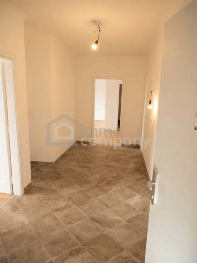 Dachgeschosswohnung 75m² mit Balkon, Klimaanlage & Aufzug in Baden - Bild