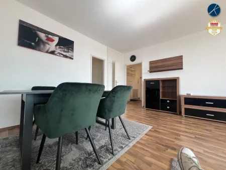 Wohnzimmer möbliert