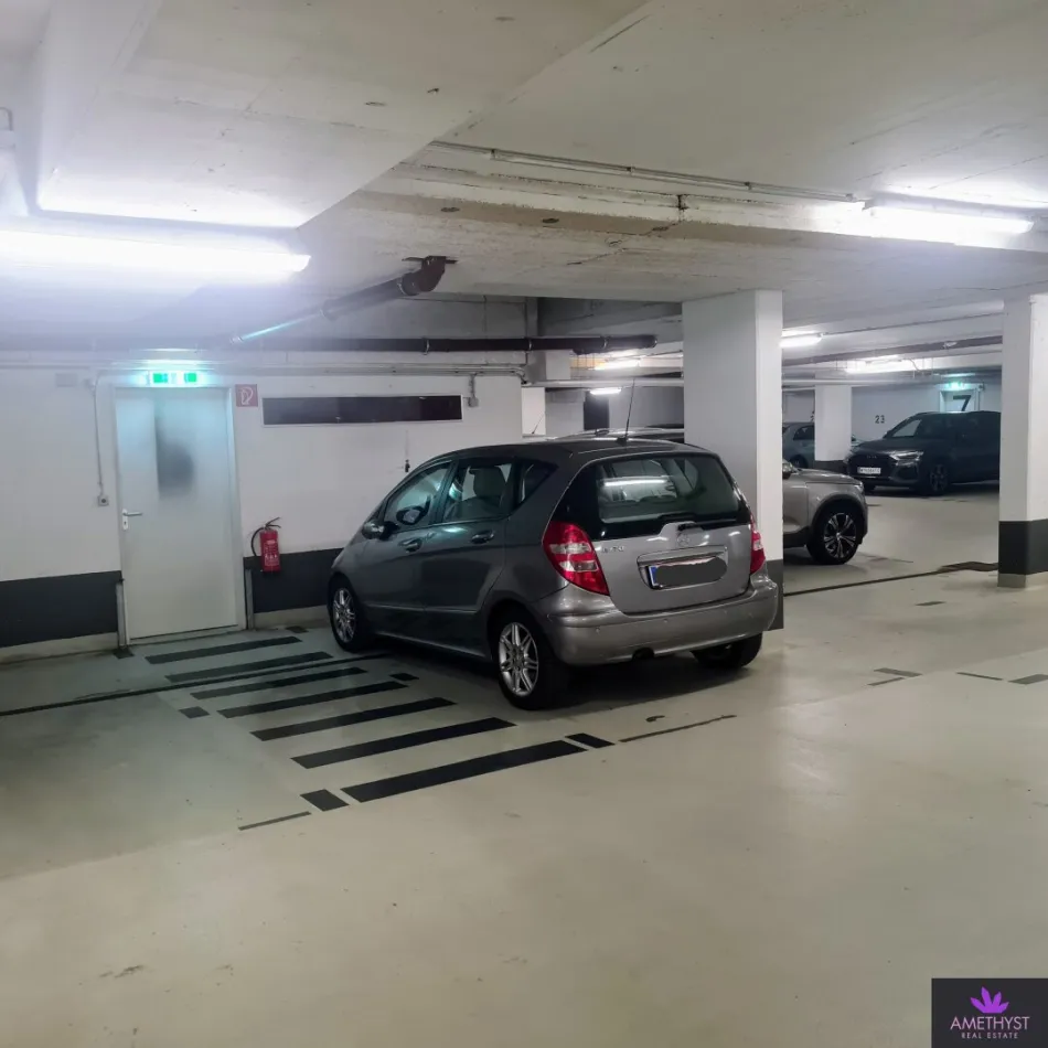 Komfortabler Tiefgaragenstellplatz in begehrter Döblinger Lage – nahe Zahnradbahnstraße & Endstation D Nußdorf - Titelbild