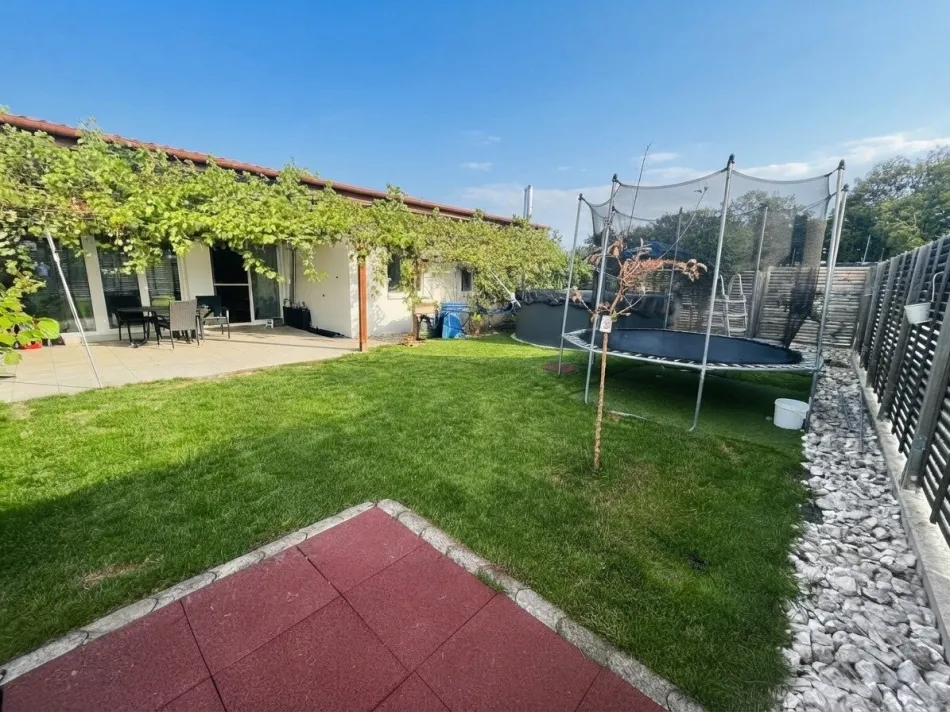 Top Doppelhaushälfte in Raab, 125m², 5 Zimmer, Garten, Terrasse, 3 Stellplätze! - Titelbild