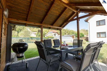 Poolhaus mit Küche und Terrasse 2