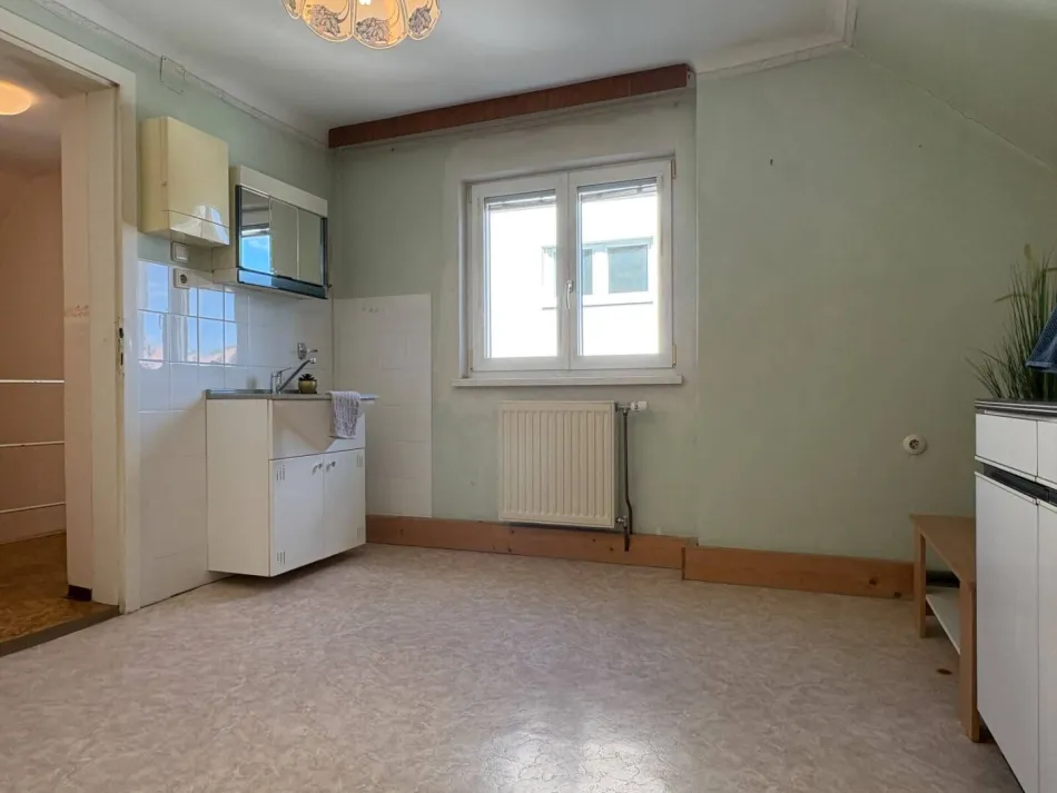 Ein Rohdiamant in Laa – 5 Zimmer, eigener Garten & Garage - Bild