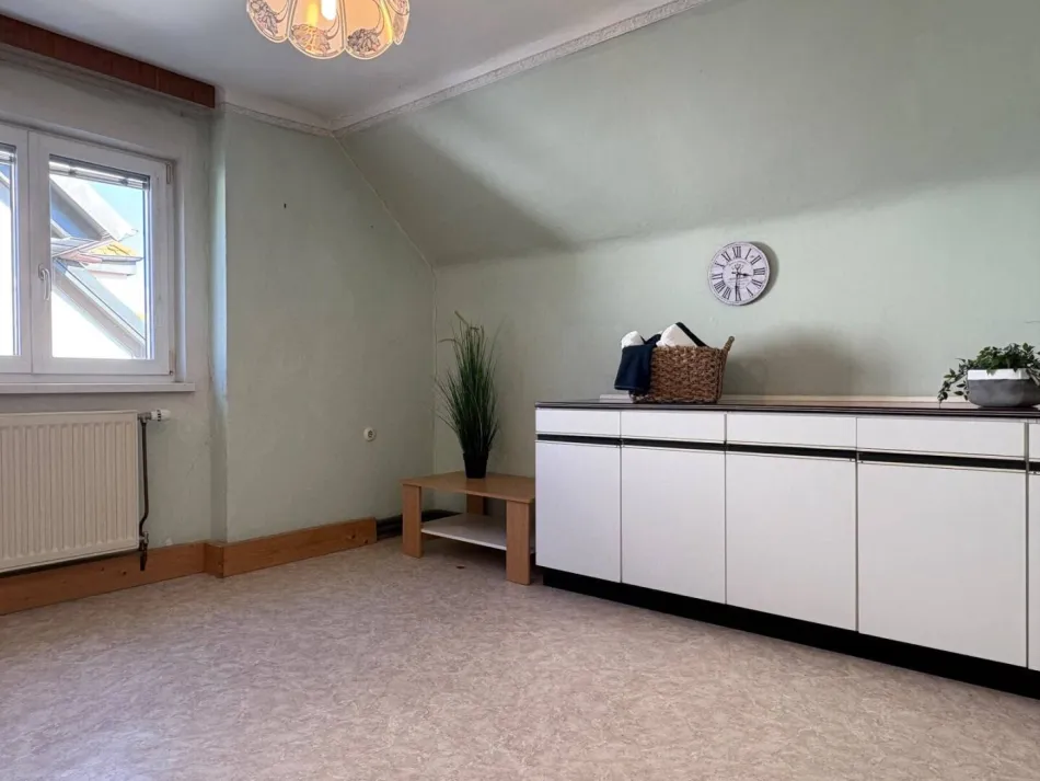 Ein Rohdiamant in Laa – 5 Zimmer, eigener Garten & Garage - Bild