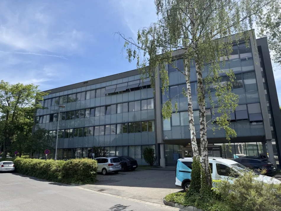 Moderne Bürofläche in Linz, neuwertig, Parkflächen, Aufzug und Teeküche - Bild